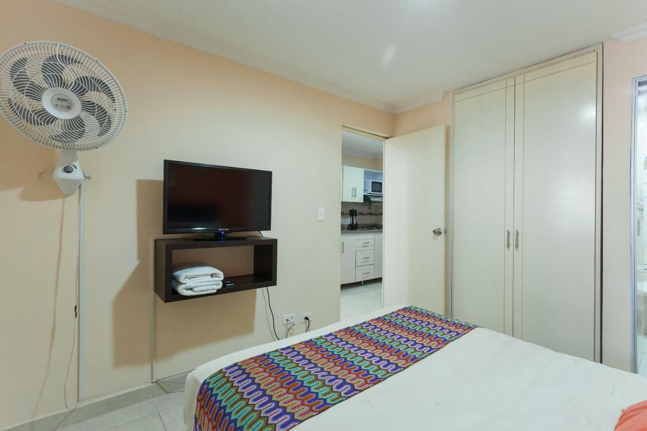 Apartamentos Laureles De La 70 ميديلين الغرفة الصورة